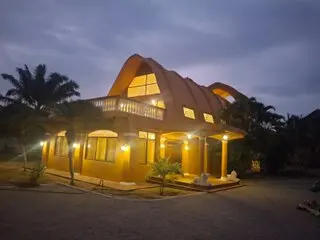 Ubicado en Castelnouvo-Tonsupa, Esmeraldas